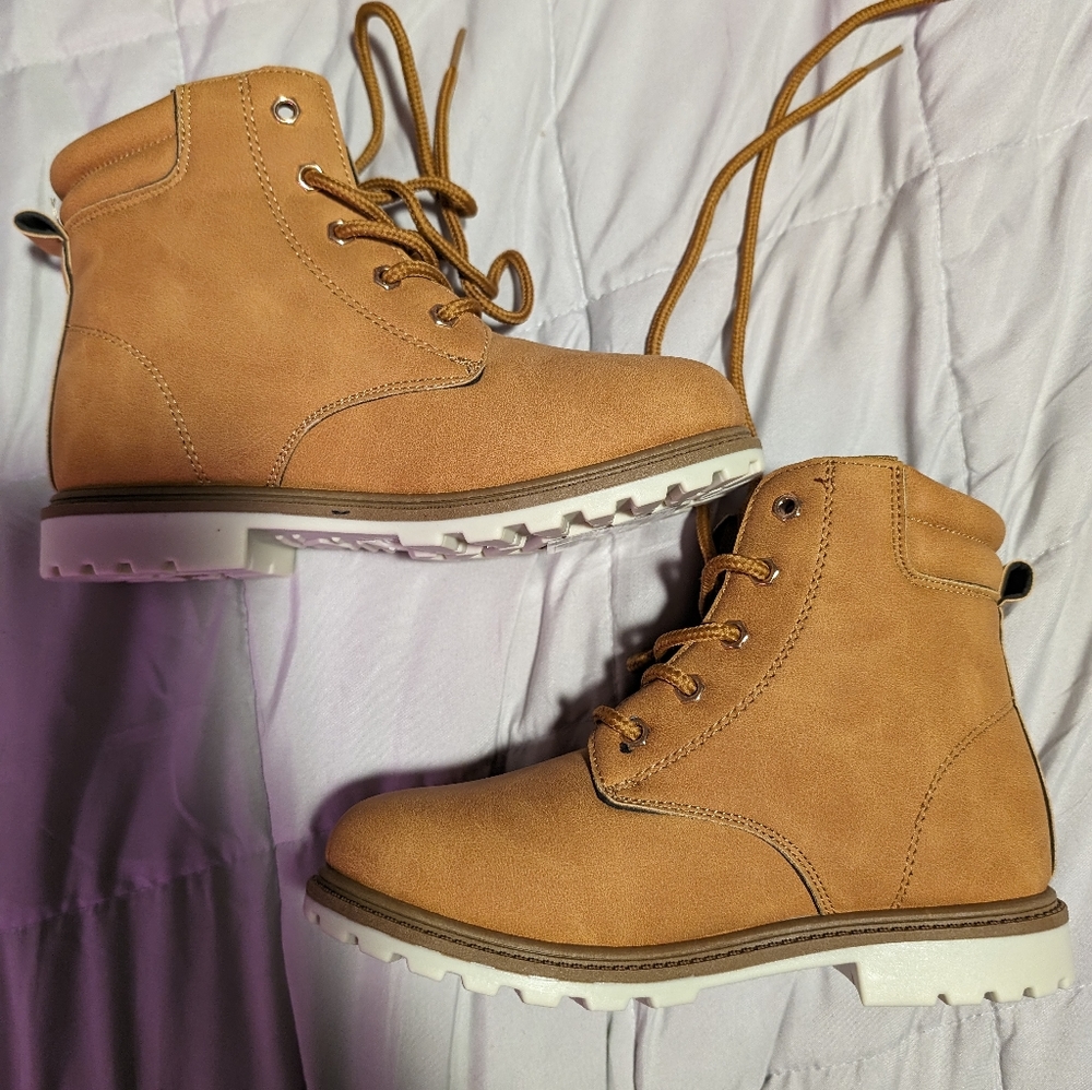 Kids tan size 13 boots